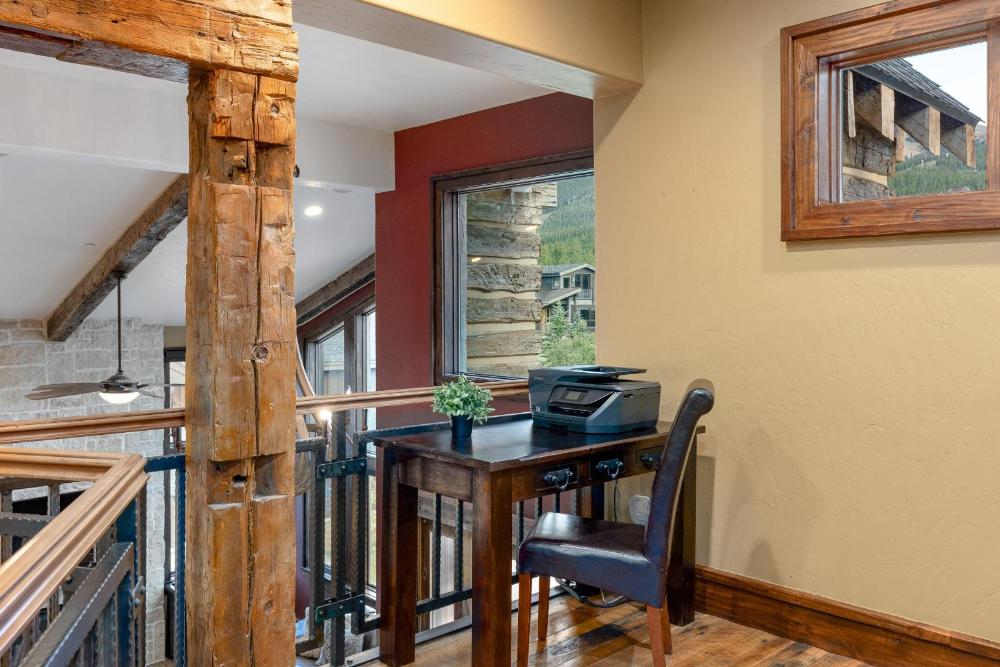 Seven-Bedroom House interior